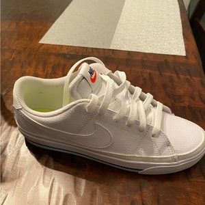 Women’s Nike court legacy white